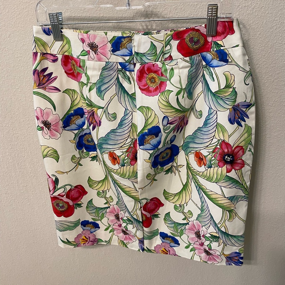 NWT Ann Taylor Factory Petite flowered skirt, size 8P - Picture 2 of 4